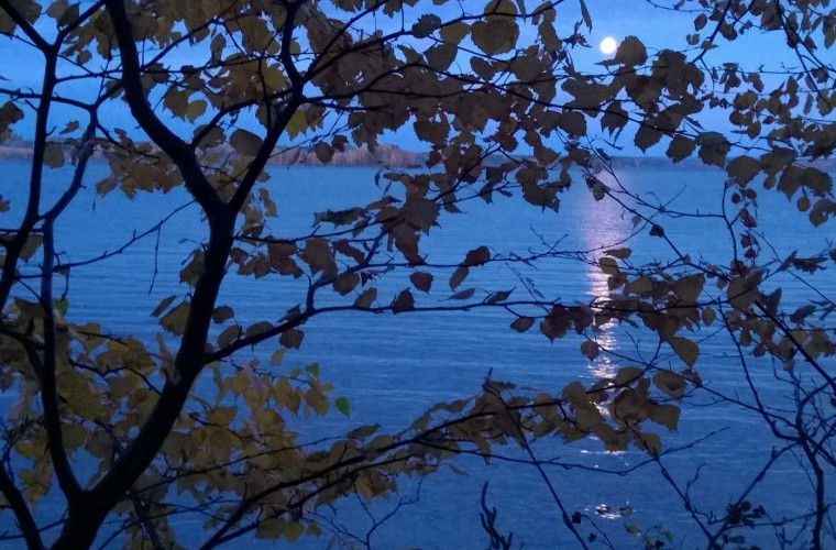 Sininen hetki Pyhäjärvellä. Kuva Esko Hägg. 