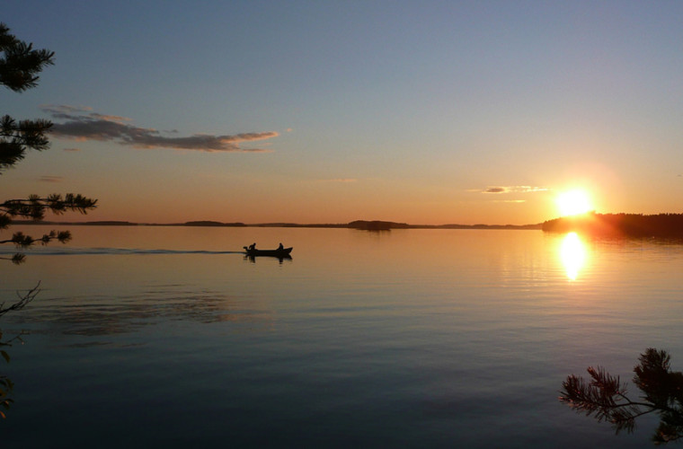 Juhannussoutelua Juojärvellä. Kuvaaja: Jussi Kaksonen