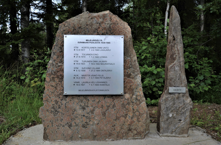 Muistomerkit (Kuva: Lahja Toivanen)