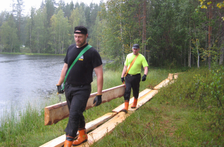 Luontopolku rakentuu talkoovoimin 2016. Kuva: Mäkikylät ry