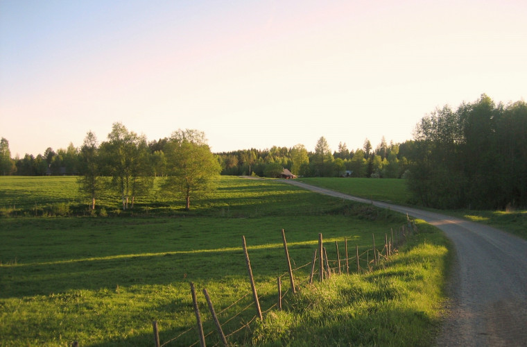 Lassilanmäentien kevät. Kuva: Anna Karttunen