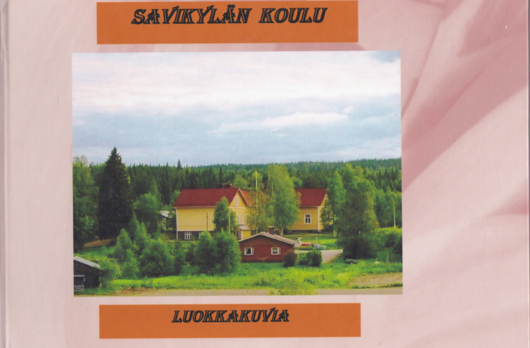 Kansikuva Savikylän koulua käyneiden luokkakuvista vuosilta 1948-2006. Kirja julkaistiin vuoden 2016 Avoimet- kylät tapahtumassa. 
Lakkautetun Savikylän koulun käyneet ”entiset nuoret” saivat tutustua Martti Makkosen tekemään oppilaskuvakirjaan menneiltä vuosilta. Kirja on myynnissä, tilaukset tekijälle.